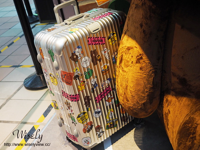【遊記】台北火車站。北二門：LINE FRIENDS STORE微風北車店、湯瑪士小火車聖誕樹