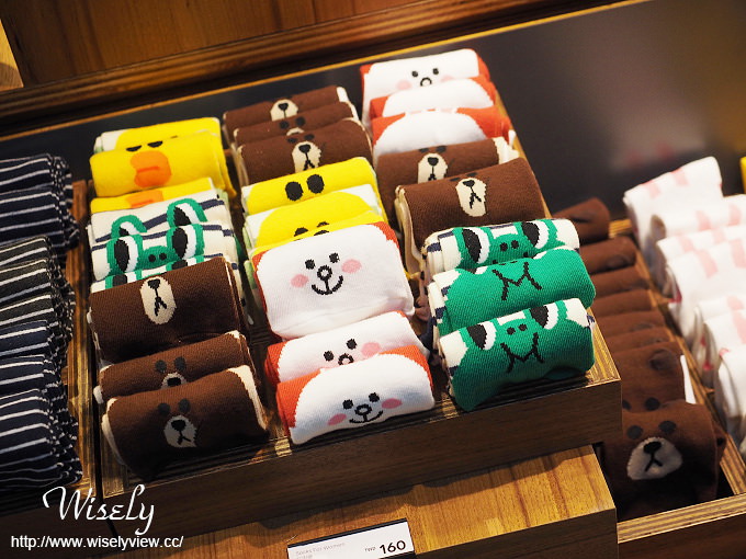 【遊記】台北火車站。北二門：LINE FRIENDS STORE微風北車店、湯瑪士小火車聖誕樹