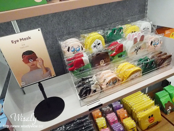 【遊記】台北火車站。北二門：LINE FRIENDS STORE微風北車店、湯瑪士小火車聖誕樹