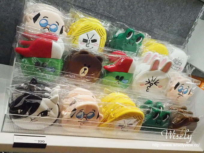 【遊記】台北火車站。北二門：LINE FRIENDS STORE微風北車店、湯瑪士小火車聖誕樹