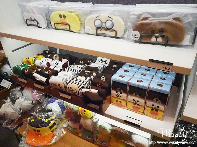 【遊記】台北火車站。北二門：LINE FRIENDS STORE微風北車店、湯瑪士小火車聖誕樹