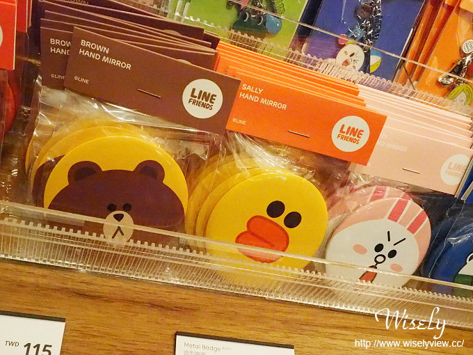 【遊記】台北火車站。北二門：LINE FRIENDS STORE微風北車店、湯瑪士小火車聖誕樹