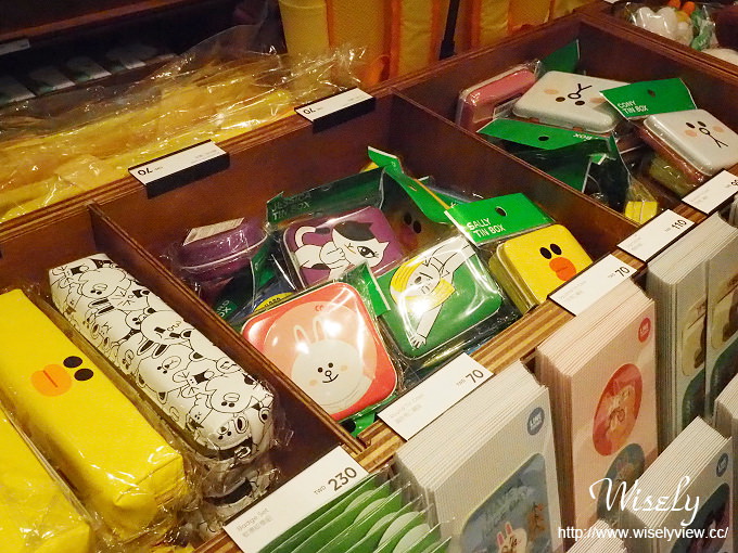 【遊記】台北火車站。北二門：LINE FRIENDS STORE微風北車店、湯瑪士小火車聖誕樹