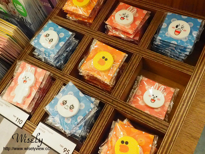 【遊記】台北火車站。北二門：LINE FRIENDS STORE微風北車店、湯瑪士小火車聖誕樹
