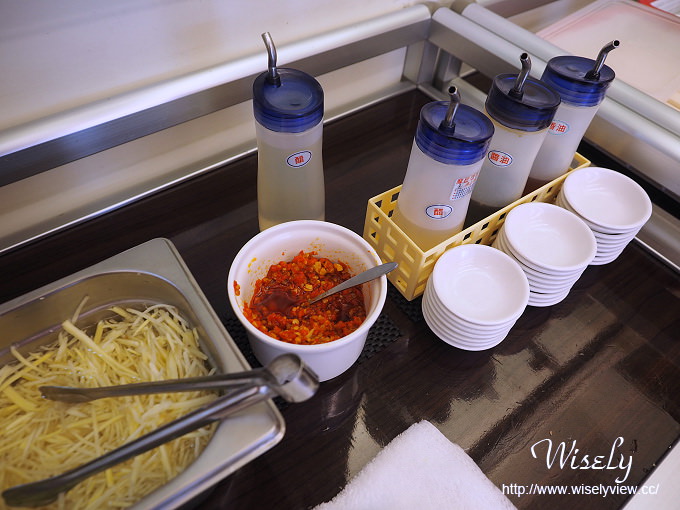 【食記】宜蘭市。泰山路美食小吃：泰山三十一(上海小籠包)＠鴨賞蒜香小籠包、三星蔥蝦仁蒸餃&宜蘭美食三寶