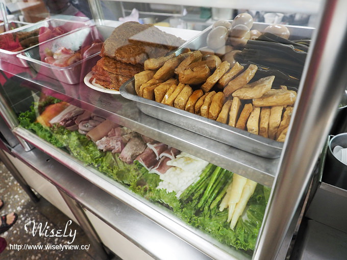 【食記】新北永和。捷運景安站：秀朗國小美食＠阿瑞魯肉飯～滷豬腳、冬瓜排骨湯&黑白切