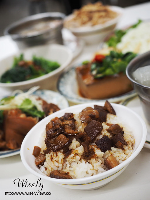 【食記】新北永和。捷運景安站：秀朗國小美食＠阿瑞魯肉飯～滷豬腳、冬瓜排骨湯&黑白切