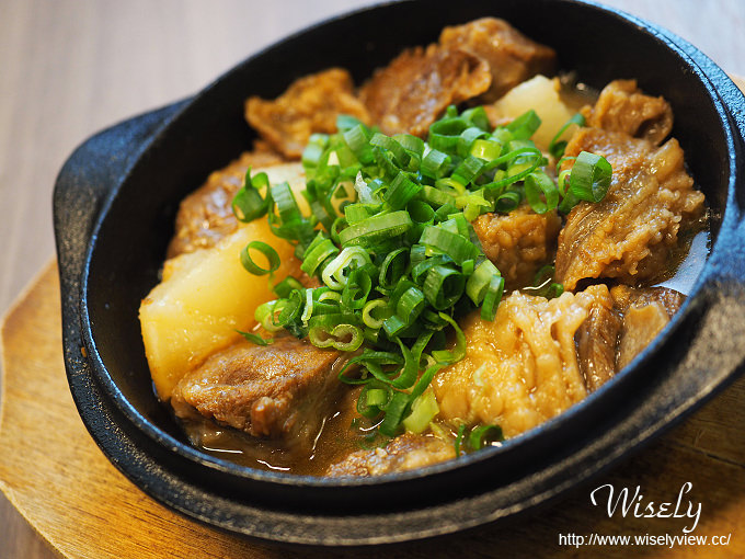 【食記】台北大安。捷運忠孝敦化站：東區216巷美食＠玩笑亭(なんつっ亭)～黑蒜香油拉麵、叉燒飯、味噌燉煮牛筋&黑醬蜜雞翅