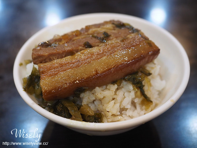 【食記】台北大同。捷運大橋頭站：延三夜市美食＠大橋頭魯肉飯～焢肉飯&排骨湯