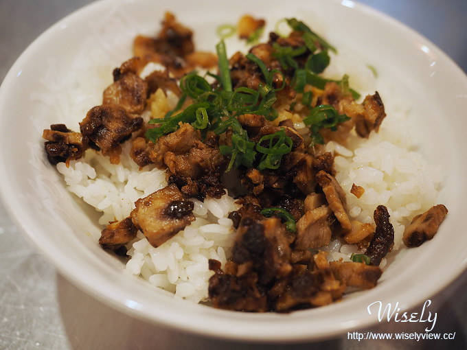 【食記】新北新店。捷運七張站：花月嵐拉麵(家樂福店)＠大蒜拳骨拉麵～來自東京連鎖店