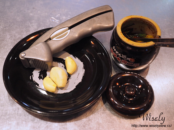 【食記】新北新店。捷運七張站：花月嵐拉麵(家樂福店)＠大蒜拳骨拉麵～來自東京連鎖店