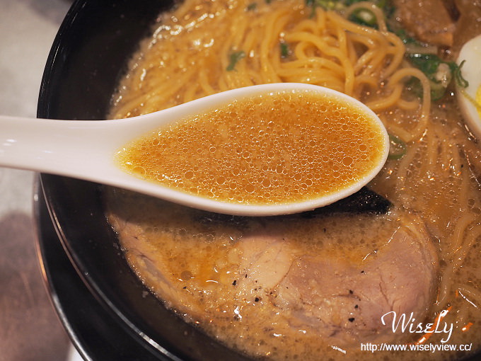 【食記】新北新店。捷運七張站：花月嵐拉麵(家樂福店)＠大蒜拳骨拉麵～來自東京連鎖店