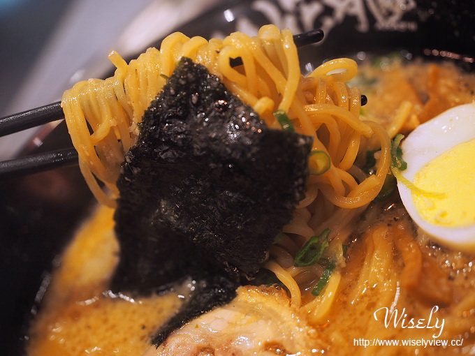 【食記】新北新店。捷運七張站：花月嵐拉麵(家樂福店)＠大蒜拳骨拉麵～來自東京連鎖店