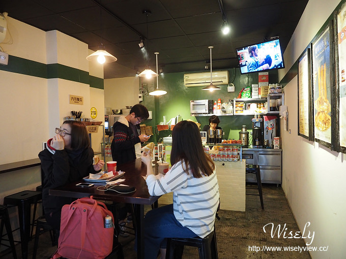 【食記】台北大安。捷運科技大樓站：倆倆號(早午餐)＠熱壓吐司、烤雞腿、肉桂卷＆北海道煉乳奶茶～Evans副品牌