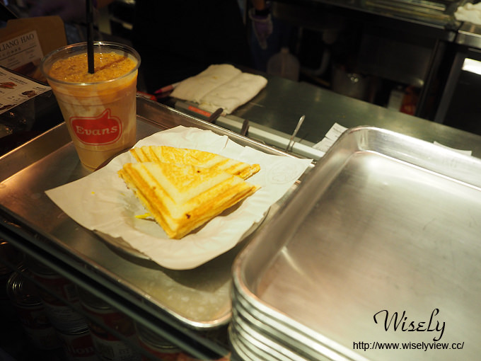 【食記】台北大安。捷運科技大樓站：倆倆號(早午餐)＠熱壓吐司、烤雞腿、肉桂卷＆北海道煉乳奶茶～Evans副品牌