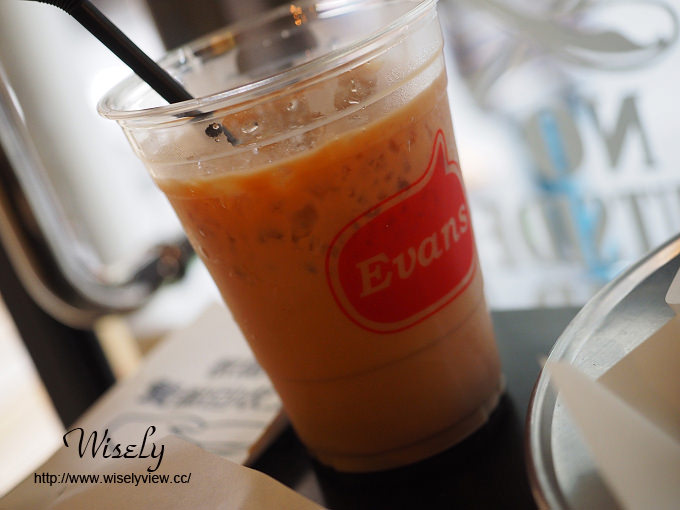 【食記】台北大安。捷運科技大樓站：倆倆號(早午餐)＠熱壓吐司、烤雞腿、肉桂卷＆北海道煉乳奶茶～Evans副品牌