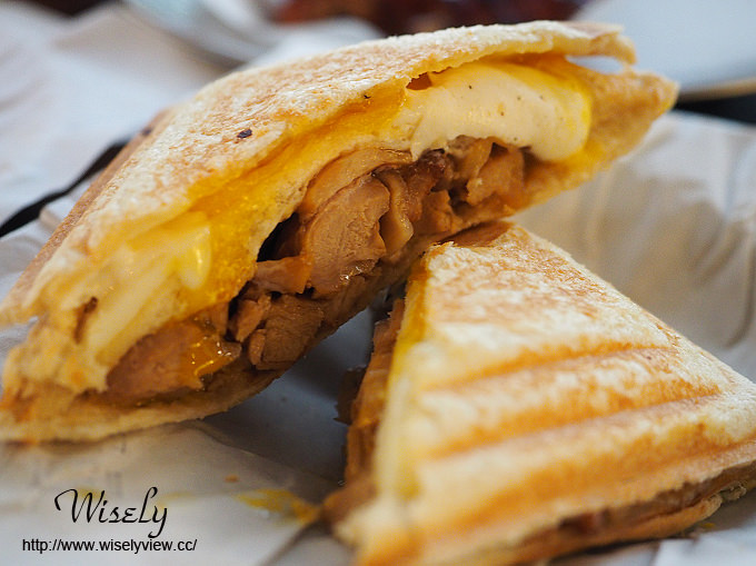 【食記】台北大安。捷運科技大樓站：倆倆號(早午餐)＠熱壓吐司、烤雞腿、肉桂卷＆北海道煉乳奶茶～Evans副品牌