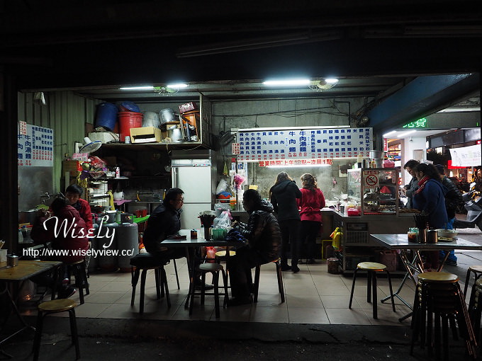 新店美食。新店中正路宵夜麵︱平價份量多，大推黑白切小菜～捷運七張站美食 x 新店牛肉麵 x 新店小吃