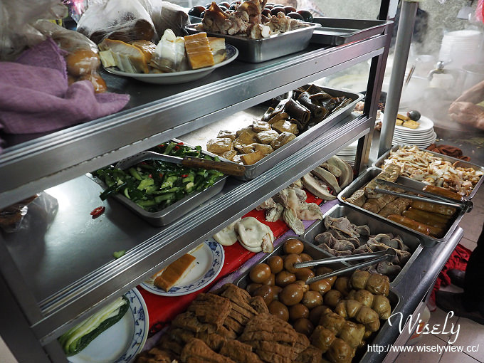 新店美食。新店中正路宵夜麵︱平價份量多，大推黑白切小菜～捷運七張站美食 x 新店牛肉麵 x 新店小吃