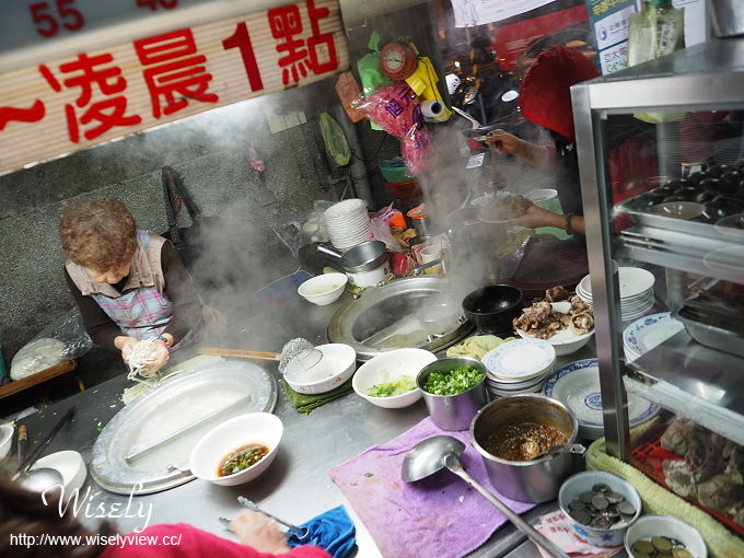 新店美食。新店中正路宵夜麵︱平價份量多，大推黑白切小菜～捷運七張站美食 x 新店牛肉麵 x 新店小吃