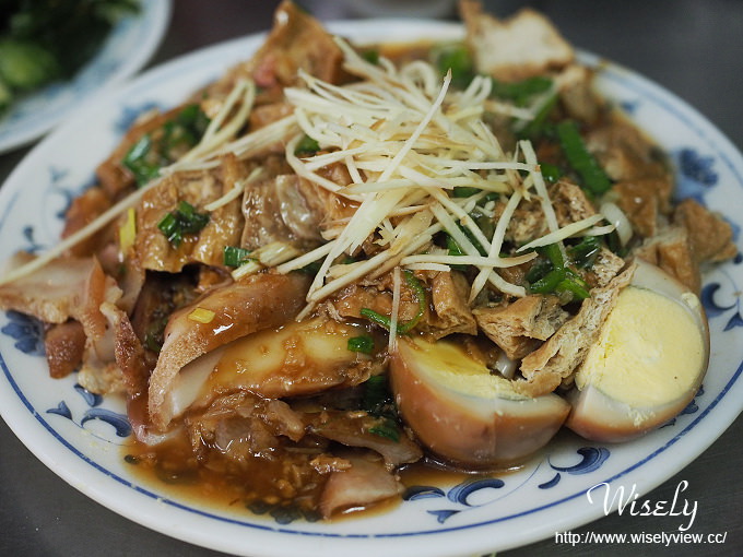 新店美食。新店中正路宵夜麵︱平價份量多，大推黑白切小菜～捷運七張站美食 x 新店牛肉麵 x 新店小吃