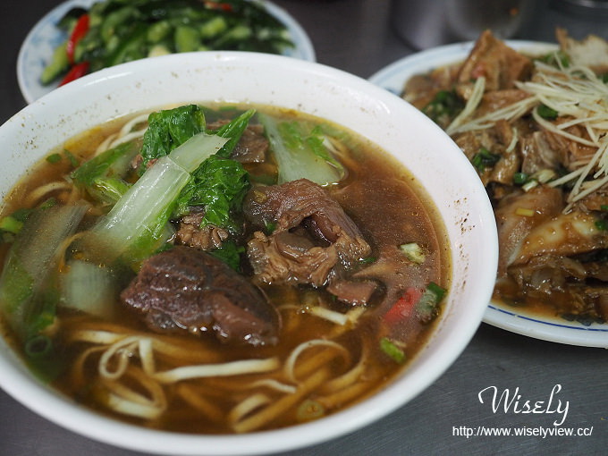 新店美食。新店中正路宵夜麵︱平價份量多，大推黑白切小菜～捷運七張站美食 x 新店牛肉麵 x 新店小吃