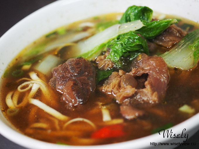 新店美食。新店中正路宵夜麵︱平價份量多，大推黑白切小菜～捷運七張站美食 x 新店牛肉麵 x 新店小吃