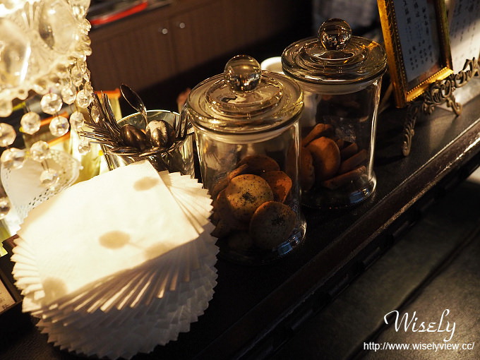 【食記】台北大安。捷運古亭站：秘氏咖啡(珈琲)＠懷舊上海風理髮院的藝文咖啡店