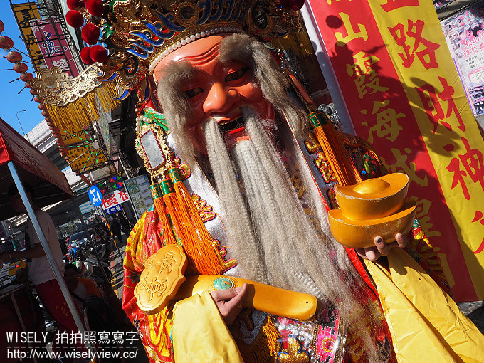 大台北財神廟。松山霞海城隍廟 五路財神爺︱農曆初五迎財神、補財庫、祭虎爺，還能拜月老～鄰近捷運松山站