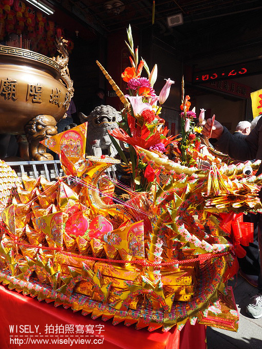 大台北財神廟。松山霞海城隍廟 五路財神爺︱農曆初五迎財神、補財庫、祭虎爺，還能拜月老～鄰近捷運松山站