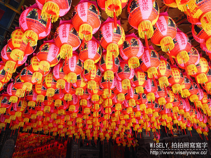 大台北財神廟。松山霞海城隍廟 五路財神爺︱農曆初五迎財神、補財庫、祭虎爺，還能拜月老～鄰近捷運松山站