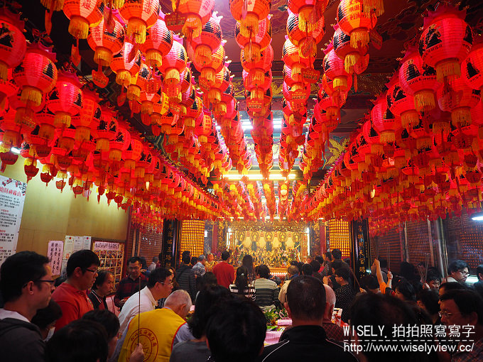 大台北財神廟。松山霞海城隍廟 五路財神爺︱農曆初五迎財神、補財庫、祭虎爺，還能拜月老～鄰近捷運松山站