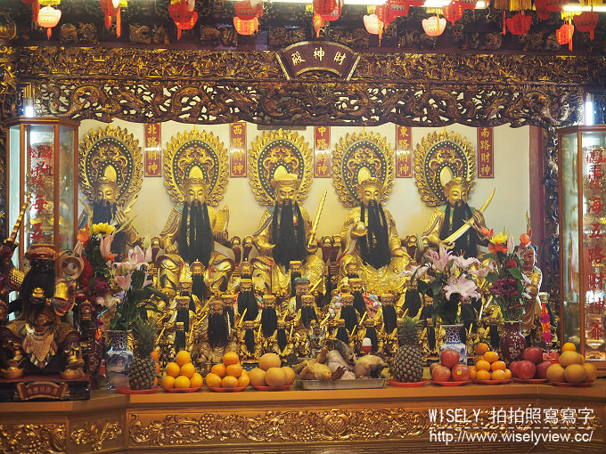 大台北財神廟。松山霞海城隍廟 五路財神爺︱農曆初五迎財神、補財庫、祭虎爺，還能拜月老～鄰近捷運松山站