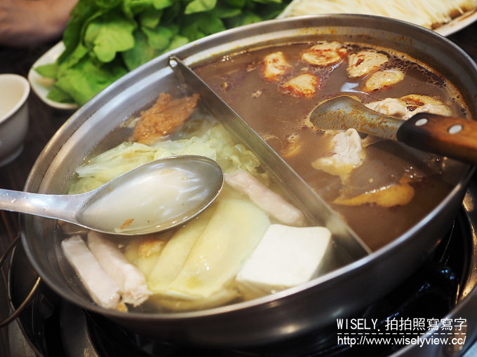【食記】新北新店。捷運小碧潭站：齊味麻辣鴛鴦火鍋＠特色鍋底，鴨血、牛舌超好吃