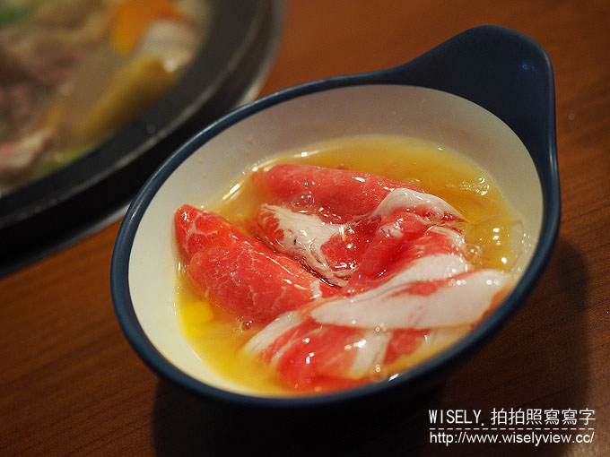 【食記】新北永和。捷運景安站：秀朗國小美食＠石裡香(單人石頭火鍋)～CP值高