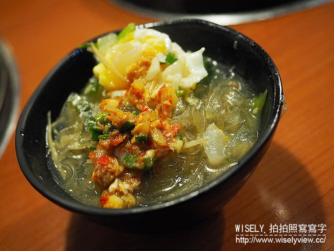 【食記】新北永和。捷運景安站：秀朗國小美食＠石裡香(單人石頭火鍋)～CP值高