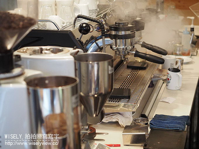 【食記】台北中山。捷運松江南京站：Fika Fika Café＠伊通街裡冠軍光環的北歐風咖啡館