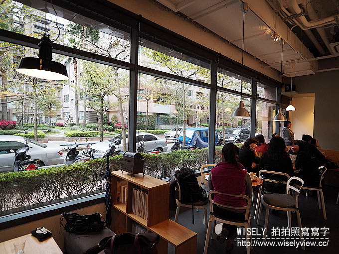 【食記】台北中山。捷運松江南京站：Fika Fika Café＠伊通街裡冠軍光環的北歐風咖啡館