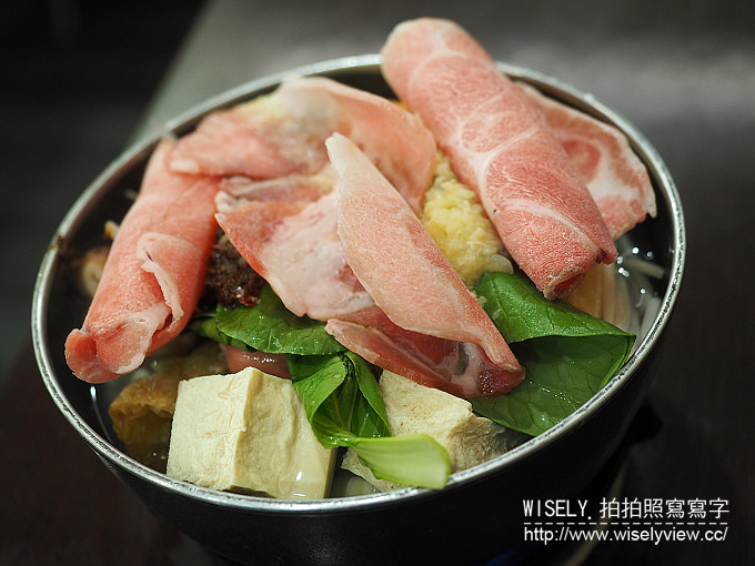 【食記】新北中和。捷運永安市場站：喜鍋屋＠在地人推薦，平價好吃湯頭佳的小火鍋