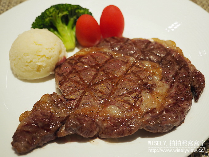 【食記】台北中山。捷運松江南京站:首都飯店西餐廳-首都牛排館@養生菇食藝自助餐 【食記】台北中山。捷運松江南京站:首都飯店西餐廳-首都牛排館@養生菇食藝自助餐