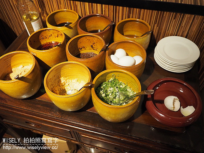 【食記】台北大安。捷運大安站：饕鍋(鴛鴦火鍋)＠酸菜白肉鍋&養身麻辣鍋～單點制