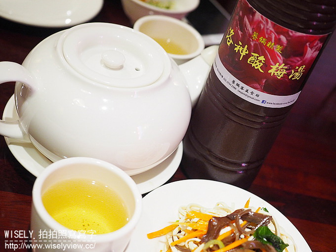 【食記】台北大安。捷運大安站：饕鍋(鴛鴦火鍋)＠酸菜白肉鍋&養身麻辣鍋～單點制