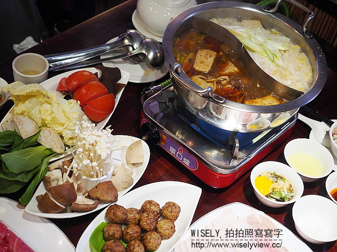 【食記】台北大安。捷運大安站：饕鍋(鴛鴦火鍋)＠酸菜白肉鍋&養身麻辣鍋～單點制