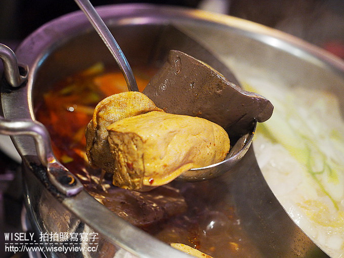 【食記】台北大安。捷運大安站：饕鍋(鴛鴦火鍋)＠酸菜白肉鍋&養身麻辣鍋～單點制