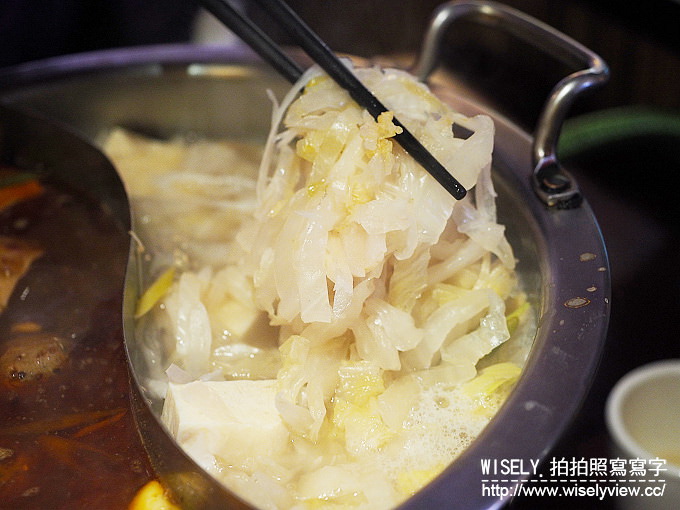 【食記】台北大安。捷運大安站：饕鍋(鴛鴦火鍋)＠酸菜白肉鍋&養身麻辣鍋～單點制