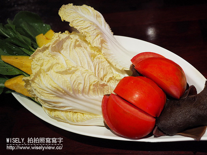 【食記】台北大安。捷運大安站：饕鍋(鴛鴦火鍋)＠酸菜白肉鍋&養身麻辣鍋～單點制