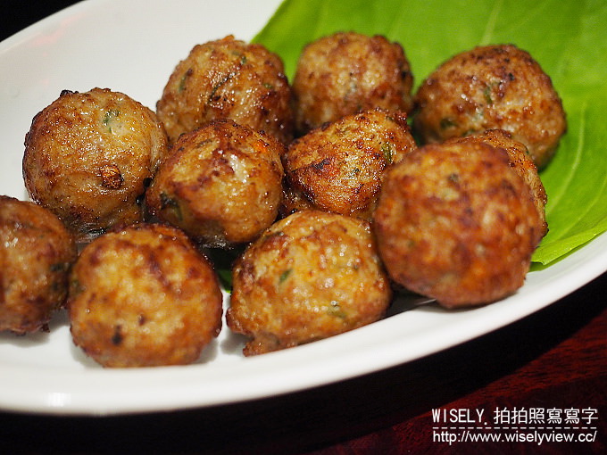 【食記】台北大安。捷運大安站：饕鍋(鴛鴦火鍋)＠酸菜白肉鍋&養身麻辣鍋～單點制