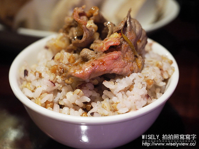 【食記】台北大安。捷運大安站：饕鍋(鴛鴦火鍋)＠酸菜白肉鍋&養身麻辣鍋～單點制