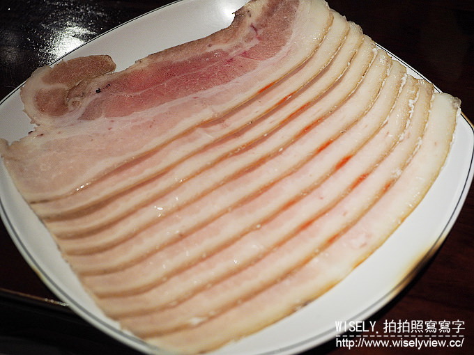 【食記】台北大安。捷運大安站：饕鍋(鴛鴦火鍋)＠酸菜白肉鍋&養身麻辣鍋～單點制