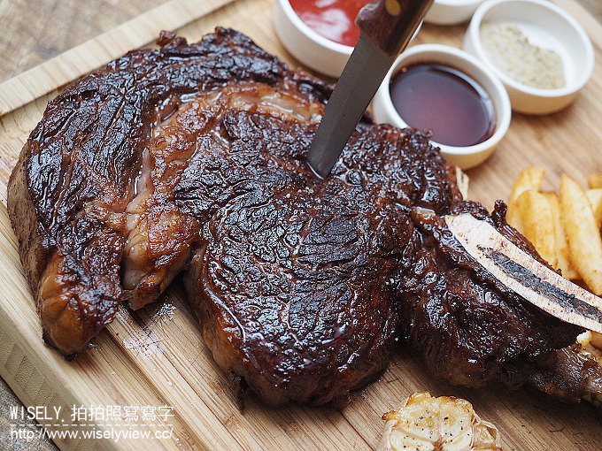 【食記】台北中山。捷運圓山站：Butcher’s Kitchen肉鋪廚房牛排館(花博店)＠慢煎的戰斧牛排